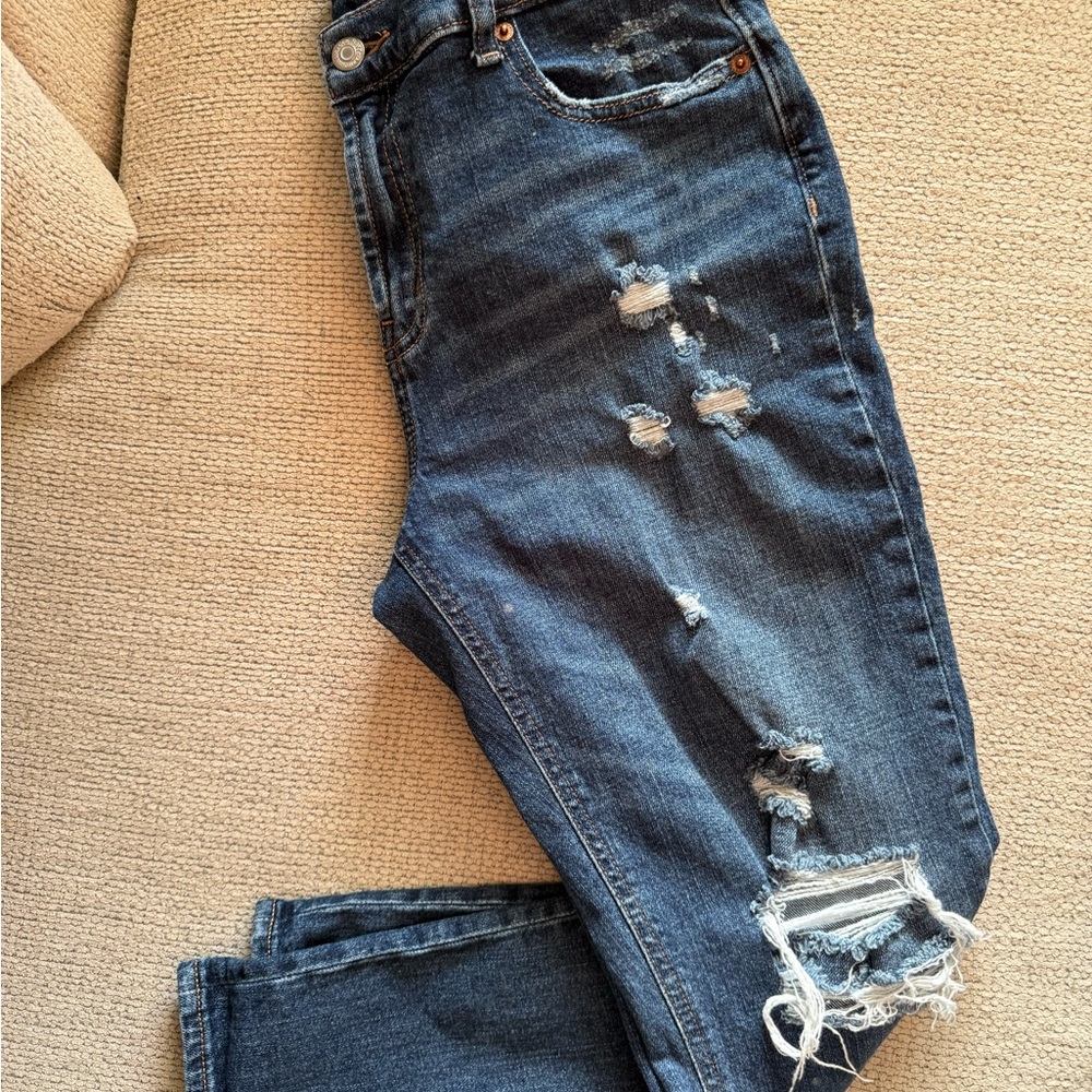 Women’s old navy Distressed Dark Blue Women’s Jeans size 6